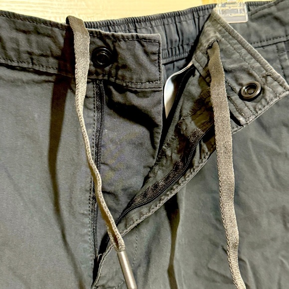 Mens Old Navy Grey Shorts Size Large-with drawstring and stretchy waist - Picture 5 of 9